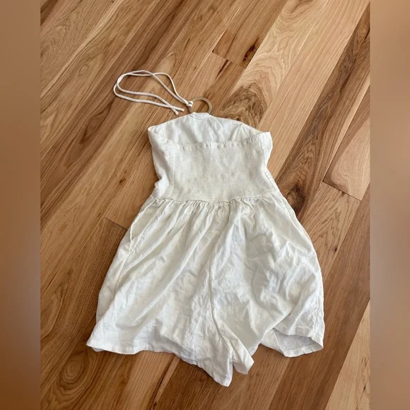 Old Navy O Ring Halter Romper Calla Lily White Linen Blend Smocked Beach Small - Picture 6 of 9